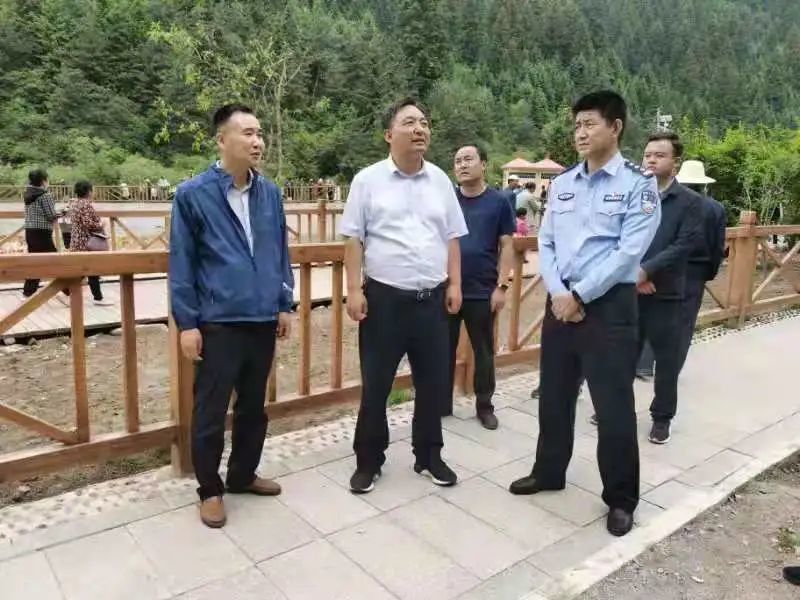 和政县松鸣岩花儿会于每年的农历4月26日-28日举行.