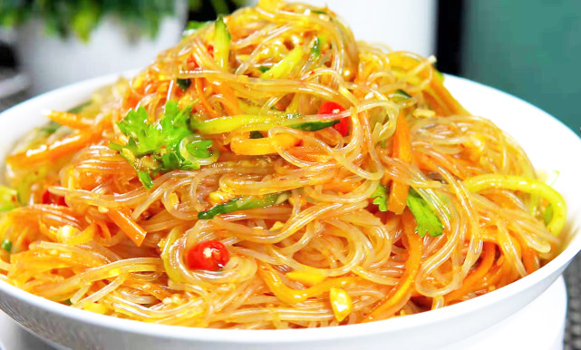 【第3道开胃凉拌菜:凉拌粉丝】这样做出来的凉拌三丝,香辣爽口,开胃解