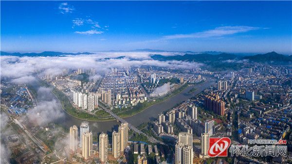 图说怀化蓝色天空下的怀化城区