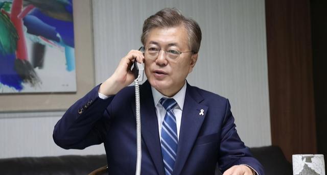 7名韩国海员一夜被杀韩国律师挺身为凶手辩护如今已成总统