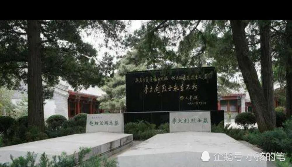 反观于凤至,1990年去世,她把全部财产,留给50年未见的张学良,并在墓旁