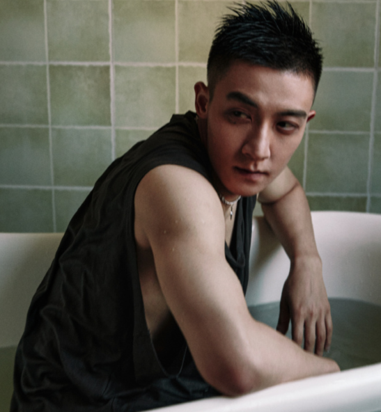 艺人谷嘉诚祸从口出被批没脑子发高考祝福爆粗口被骂后删除博文