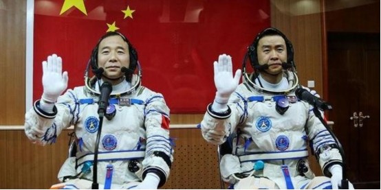 我国宇航员平均51岁 美宇航员45岁退役 为何我国不选年轻人 腾讯新闻