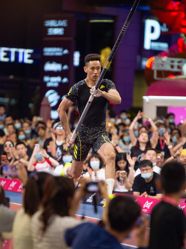 丁邦超:田径中国街头巡回赛北京站男子撑杆跳高冠军
