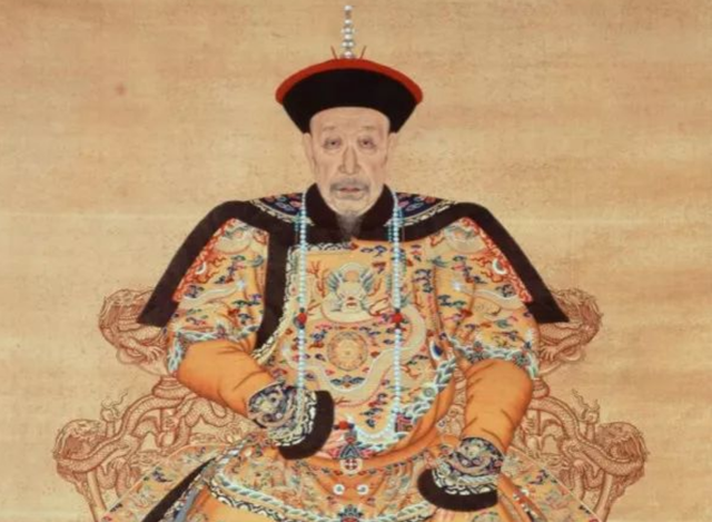 和珅被嘉庆赐死,他慢悠悠拿出乾隆给的保命诏书,里面就三个字