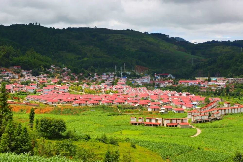 已经脱贫的云南省临沧市沧源佤族寨子光荣新村.
