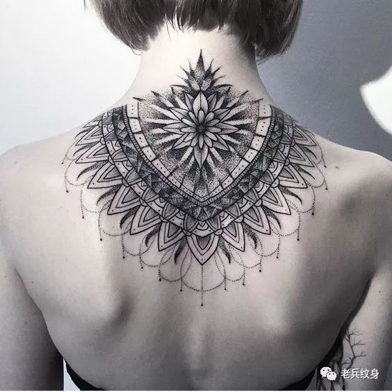 点刺纹身一个能帮你减少纹身痛感的绝美风格