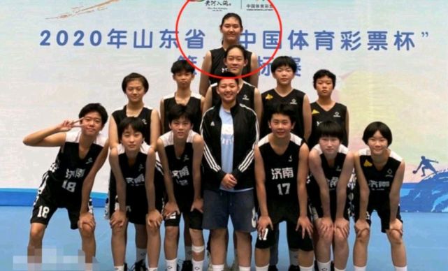 小鲨鱼全面升级 韩旭轻松扣篮 2米26女姚明最给力|韩旭|李月汝|女篮