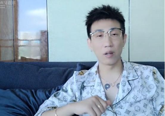 在石250钱小佳刘杀鸡重聚虎牙直播在石表示准备好挨揍了