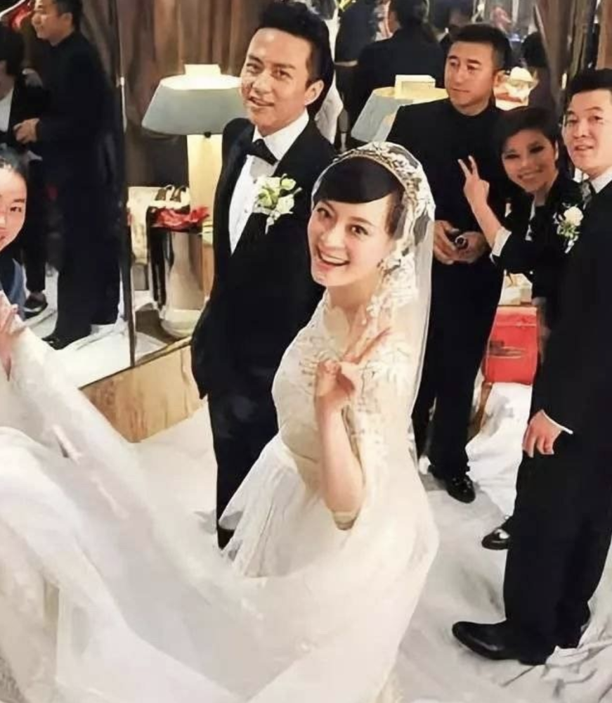 鄧超孫儷慶祝結婚10週年夫妻恩愛同框撒狗糧兒女溫馨互動歲月靜好