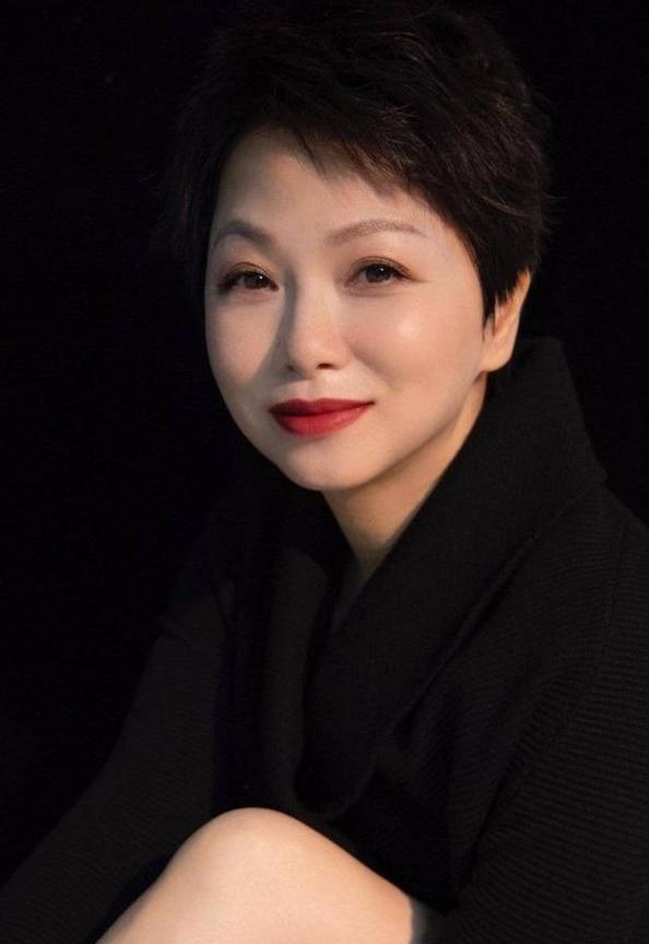 24岁出道夺金像奖37岁抑郁息影3年54岁刘玉翠恋爱25年仍未婚