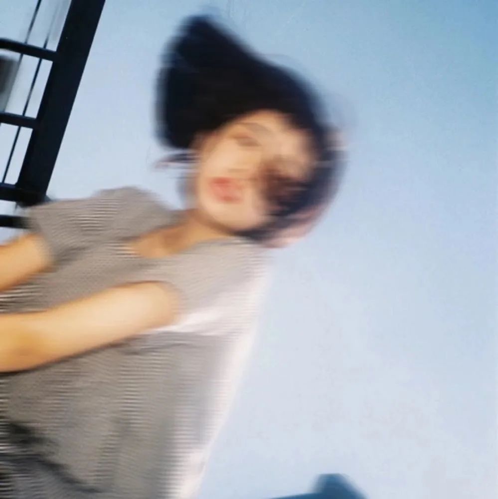 个性模糊女生头像