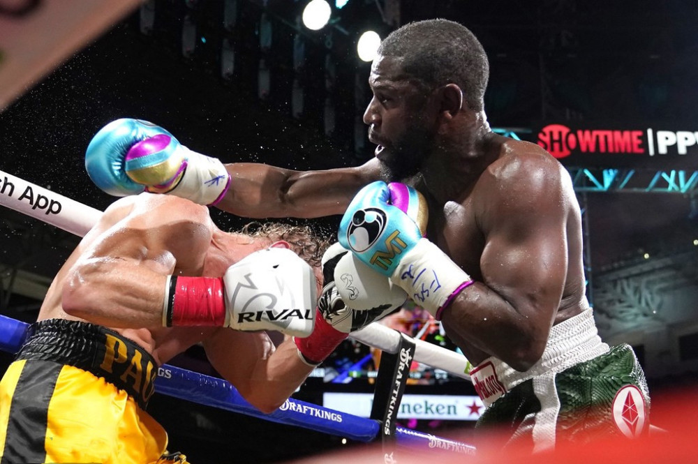 梅威瑟vs保罗打满8回合梅威瑟宝刀未老碾压对手豪赚1亿美金