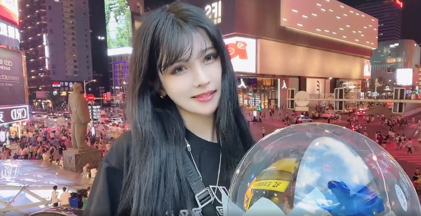 网红刘辉疑与一只鱼网恋奔现两人在长沙游玩男方喝醉后疯狂表白