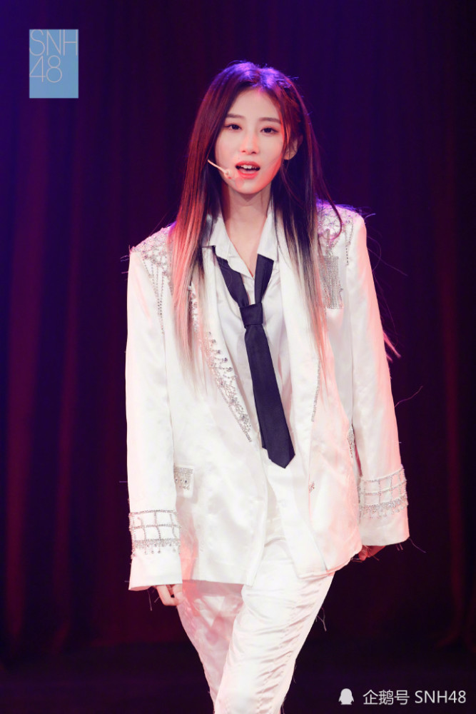 snh48snh48金莹玥在玥光下等你年度mvp定制生日公演返图