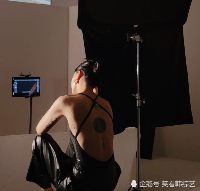 韩艺瑟果敢曝光性感纹身,正面突破男友争议