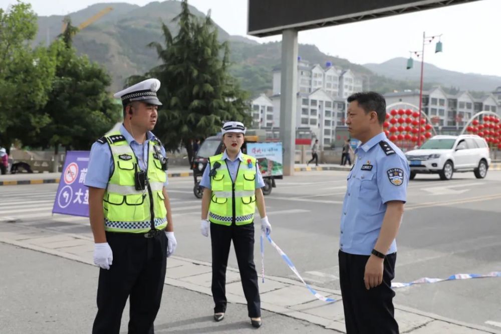 為了給廣大考生創造暢通,安全的交通環境,禮縣公安局交警大隊針對轄區