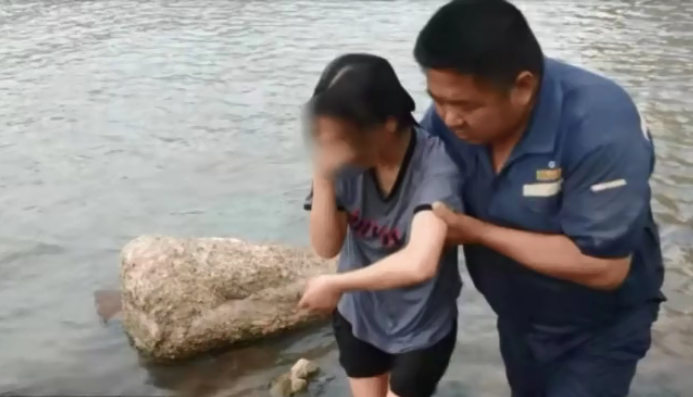 怀远19岁少女跳河轻生被救