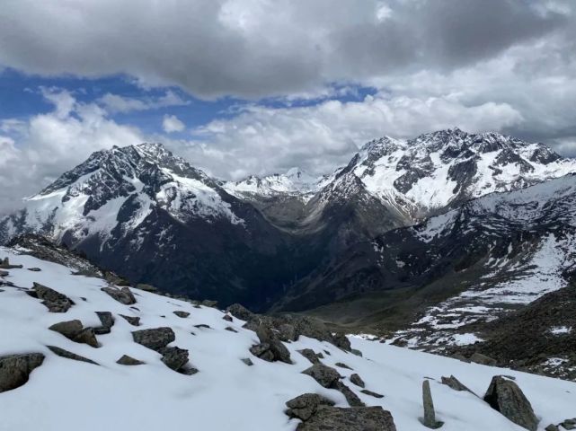 一場下了幾萬年的雪,雪山終究是接納了我,數量也比不過心中的謙卑和