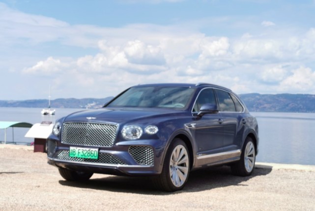 高净值人群绕不过一台宾利添越phev试驾