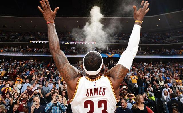 篮球 詹姆斯在NBA赚了多少钱？代言收入才是大头，球队合同不够看！