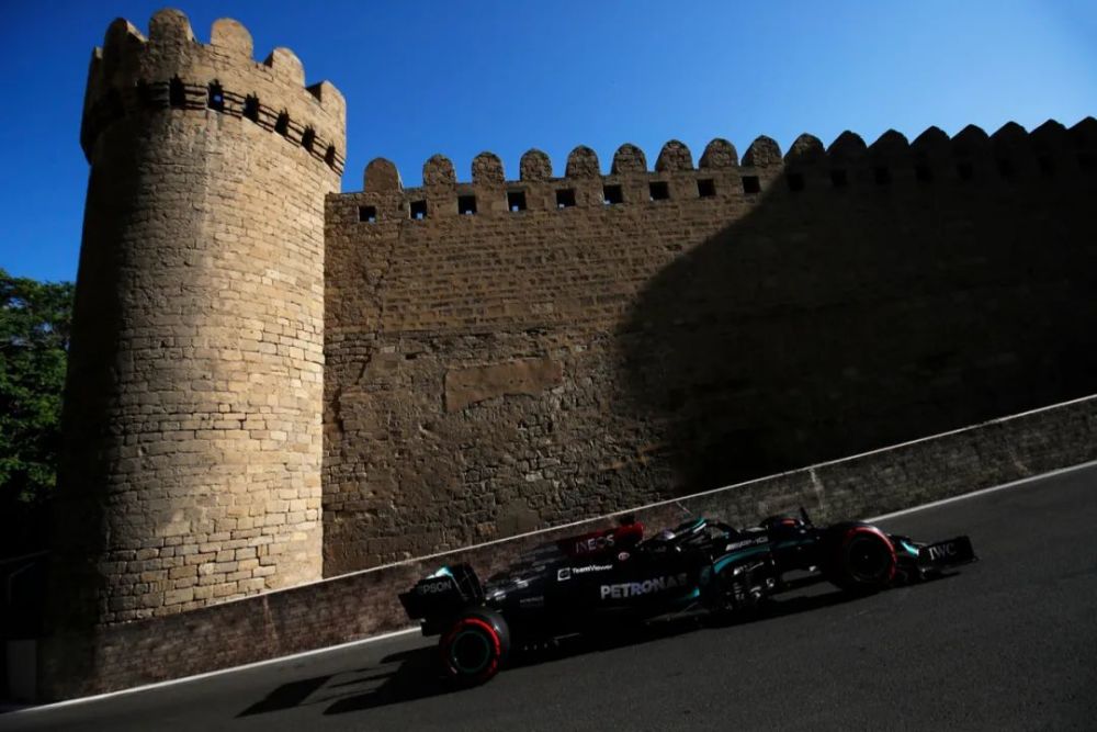f1阿塞拜疆大奖赛点评:剧情接二连三反转,两位争冠者白忙一场_腾讯