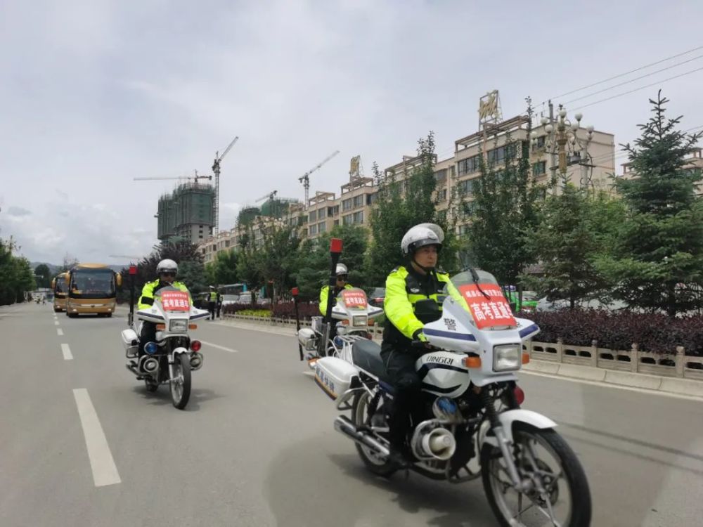 雨裡,烈日下有我們與你同行來源:岷縣公安交警大隊