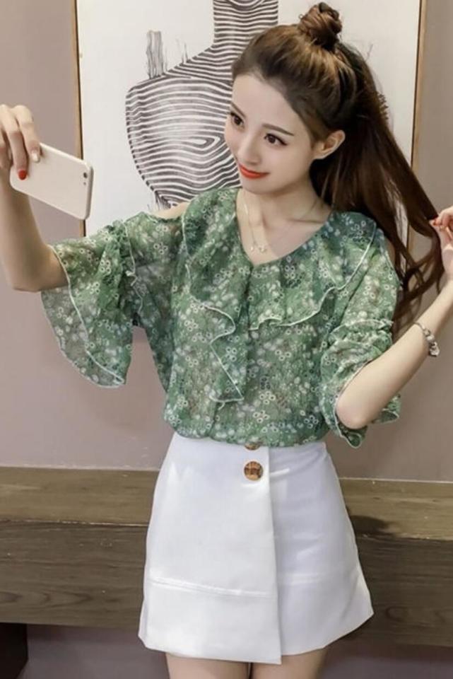 雪纺碎花上衣也太美了吧!搭配下面这几种衣服,气质好档次高