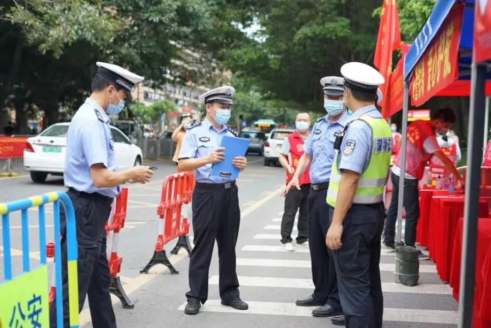 深大附中高中部考點交警保障執勤