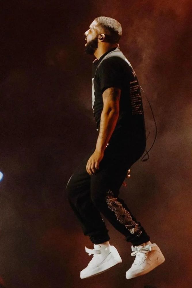 真· 克罗心皇帝 drake,到底是如何炫富的?_腾讯新闻