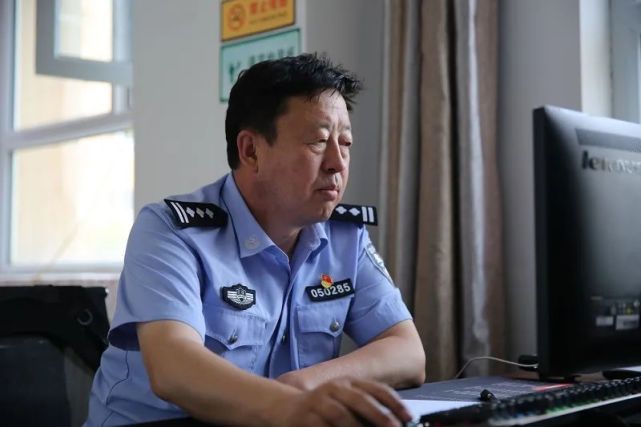 【警察故事】从青丝到白发 60后老民警桑巴从警路的执着与担当_腾讯