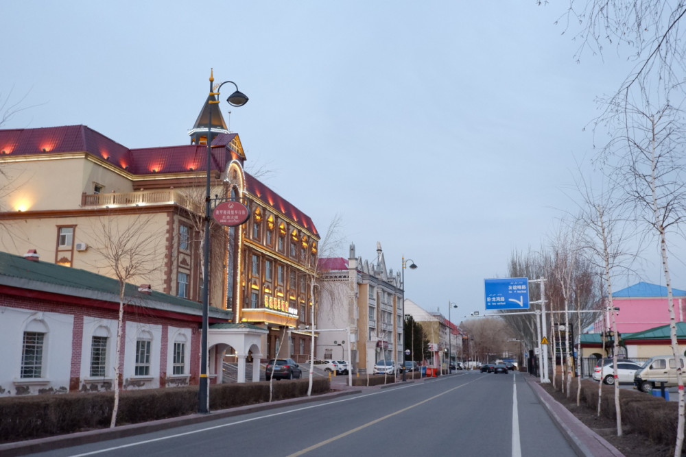 新疆边境县城一条河流直通俄罗斯是新疆北部旅游的必经之地