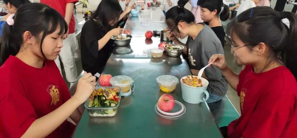 直击茂名考场食堂这些菜谱亮了扣中真题纹丝不乱