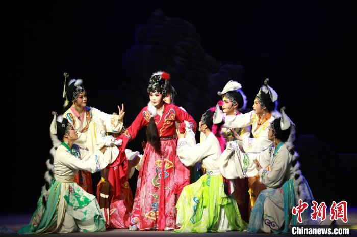 五音戏《云翠仙》在福州上演
