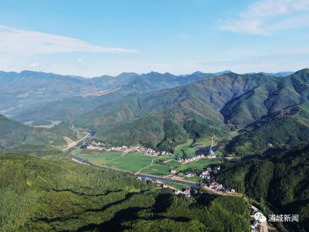 【高空下的山下鄉】青山綠水織錦繡