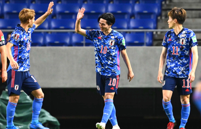 阵容日本(4-2-3-1)门将:12-权田修一后卫:22-山根视来,20-中谷进之介