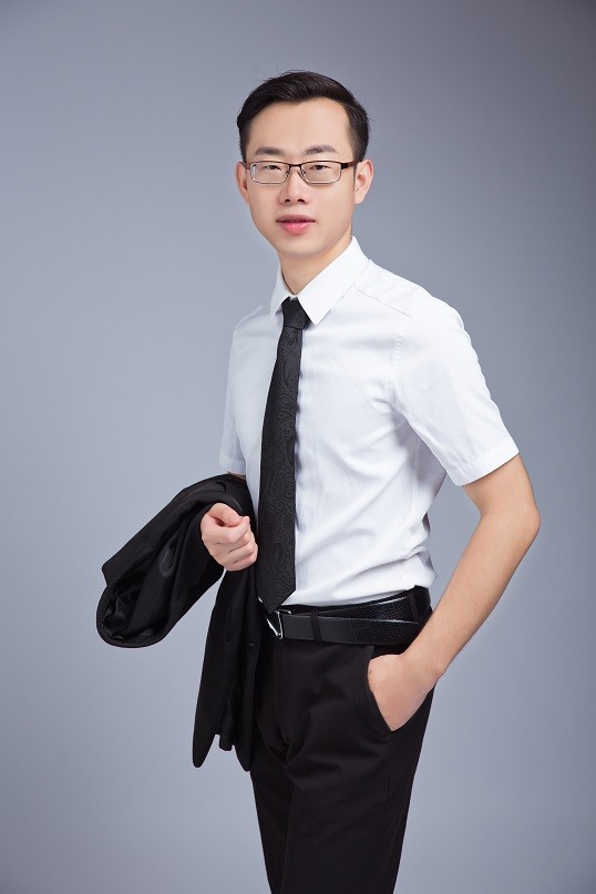 陈雪涛去眼袋手术快速塑美眸