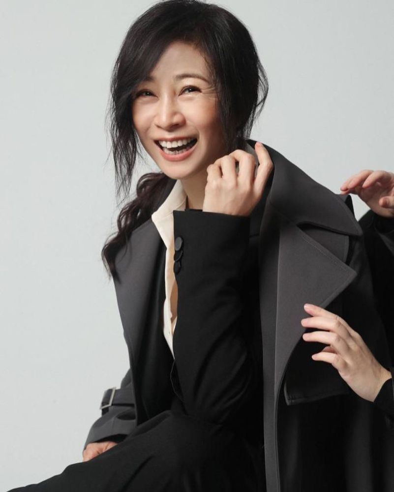 55岁方文琳大秀马甲线:姐运动不只练线条更要练态度