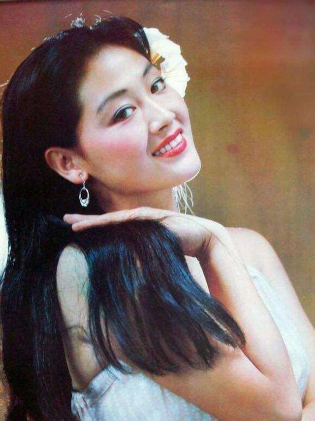 王姬 孩子是她一生的痛 女儿成妖艳整容脸 27岁儿子智力才到学龄前 腾讯新闻