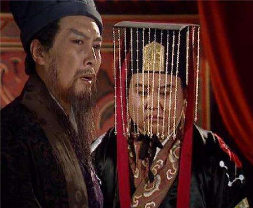 认知下的结论,并不存在安抚刘禅,或者媚上的情形,公元前223年刘备病重