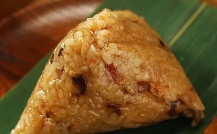 包粽子用长糯米还是圆糯米很多人都错了教您正确的煮出来粽子香飘四溢