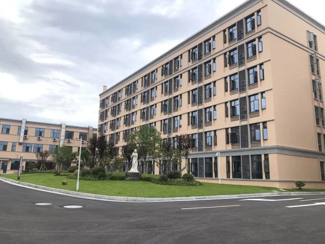 绍兴护士学校坐落于西施故里诸暨,是一所全日制医学护理类专业学校