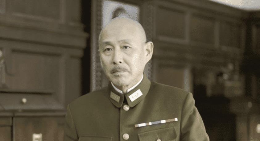 李连杰穿军装,陈伟霆穿军装,陈道明穿军装,都败给了他穿军装