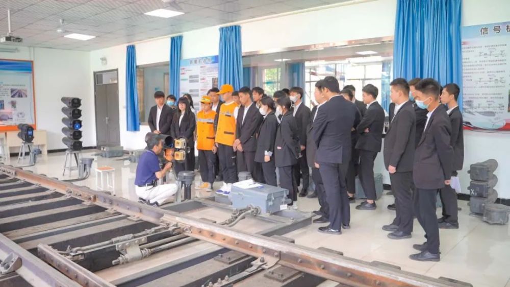 四川單招學校專業_四川高鐵專業學校_成都鐵路學校 四川高鐵專業學校