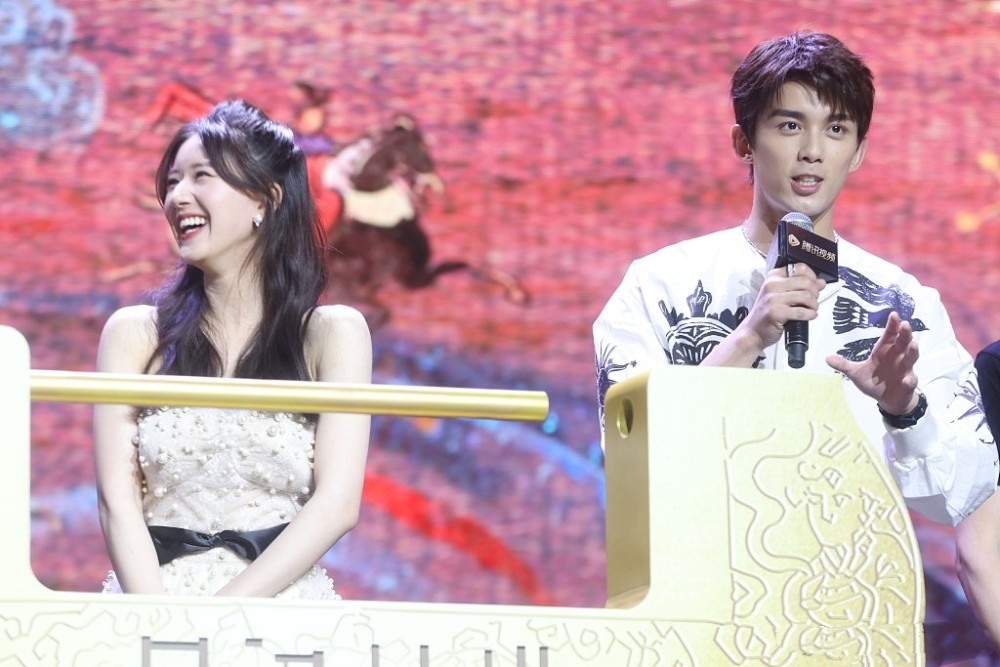 星汉灿烂主演吴磊赵露思同框来康康有cp感吗