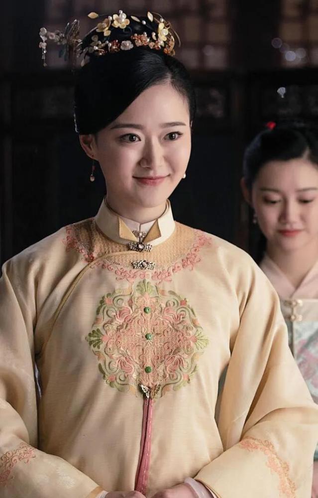 (二嫂项怡真,才女,有谋略)侯府里,罗十一娘的心腹只有自己的三个丫鬟