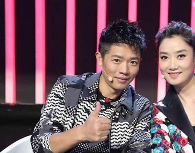 台上互怼 台下录歌唱反调 曾毅和玲花这才叫 默契十足 全网搜