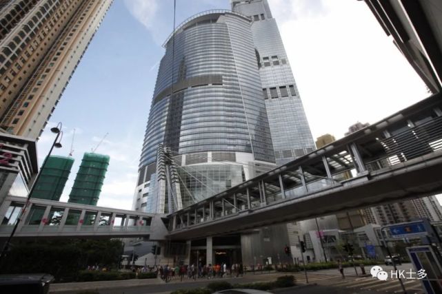 荃湾多个地点,包括如心广场商场一期,如心广场商场二期,南丰纱厂,愉景