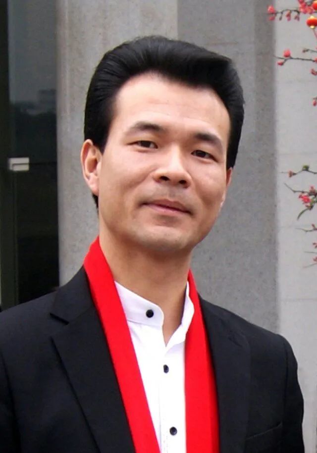 作者简介:张峥梁,1981年出生于湖南省南县,1998年服役于中国人民解放