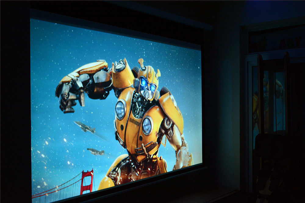 国产恰星推出千元级智能投影能播放4k视频还支持ai语音